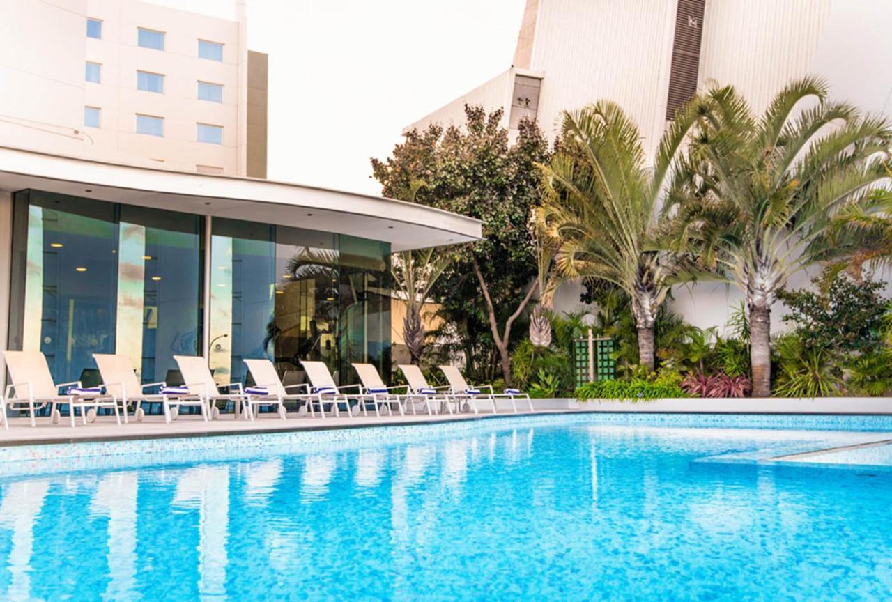 Crown Promenade Perth Hotell Exteriör bild
