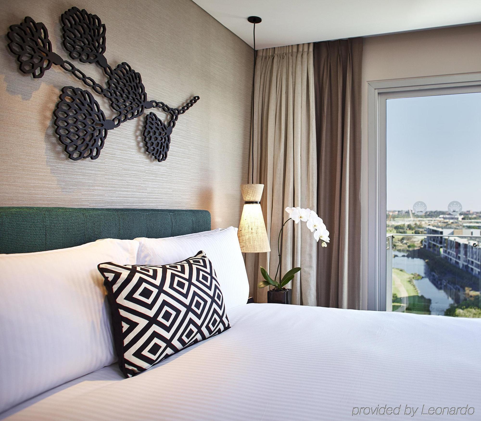 Crown Promenade Perth Hotell Exteriör bild
